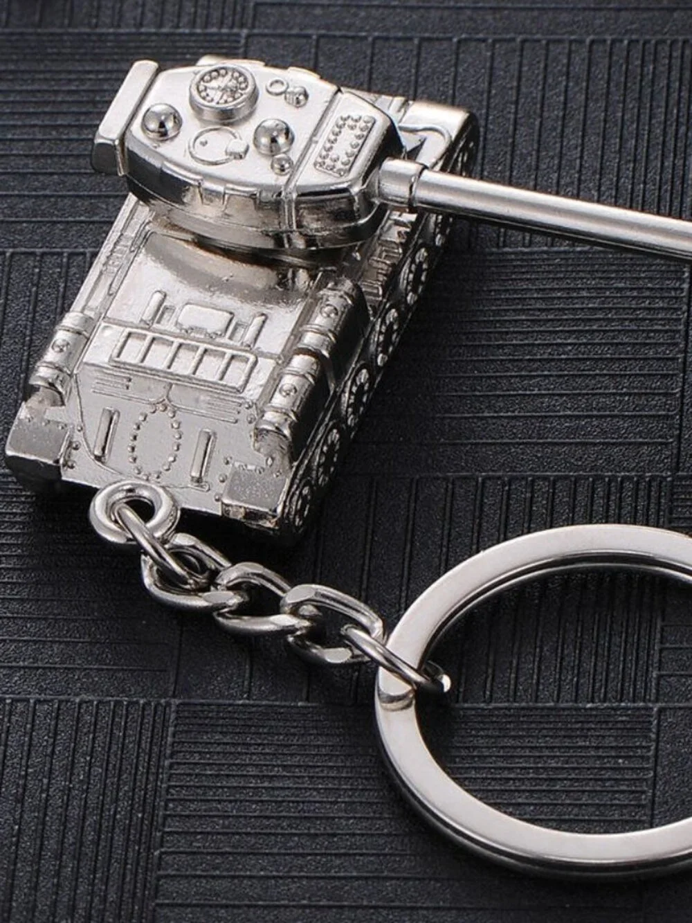 Military Tank Keychain Rotating Turret Cannon Army Vehicle Combat Gift Key Ring